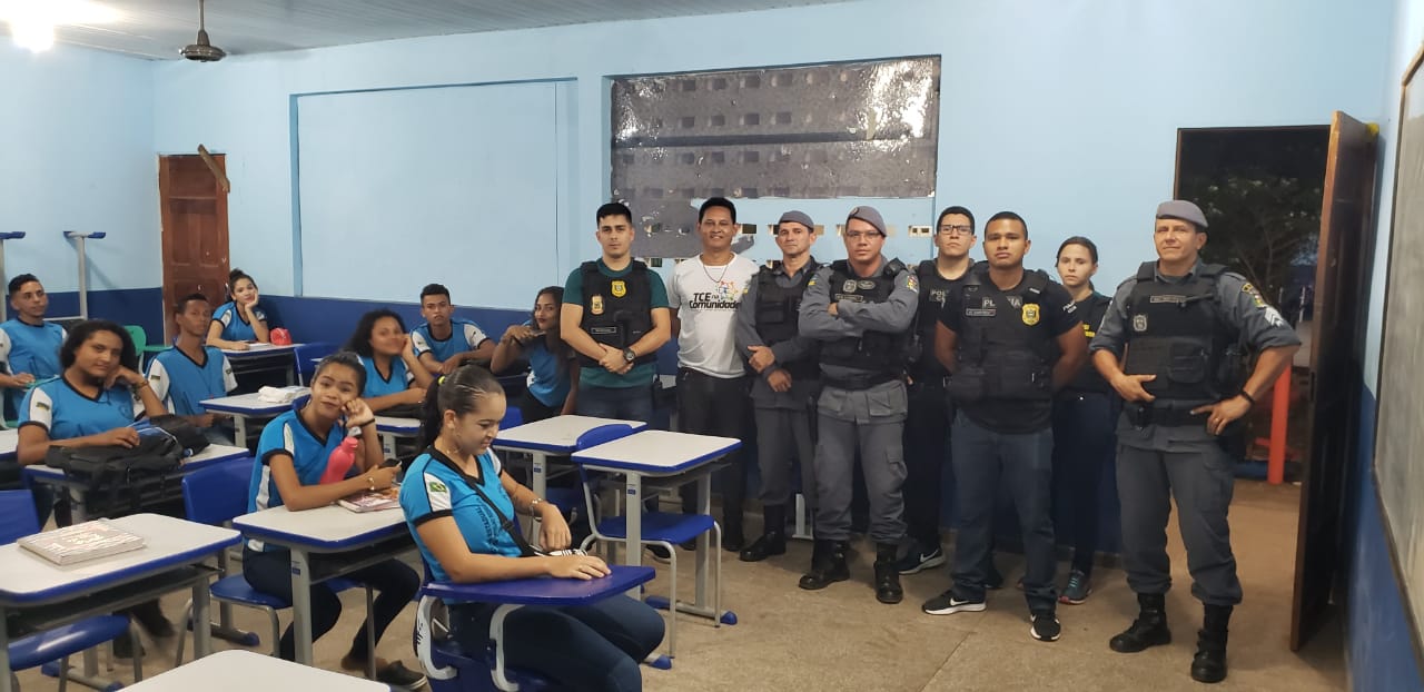 POLÍCIA CIVIL REALIZA AÇÃO PREVENTIVA EM ESCOLA NO PORTO GRANDE